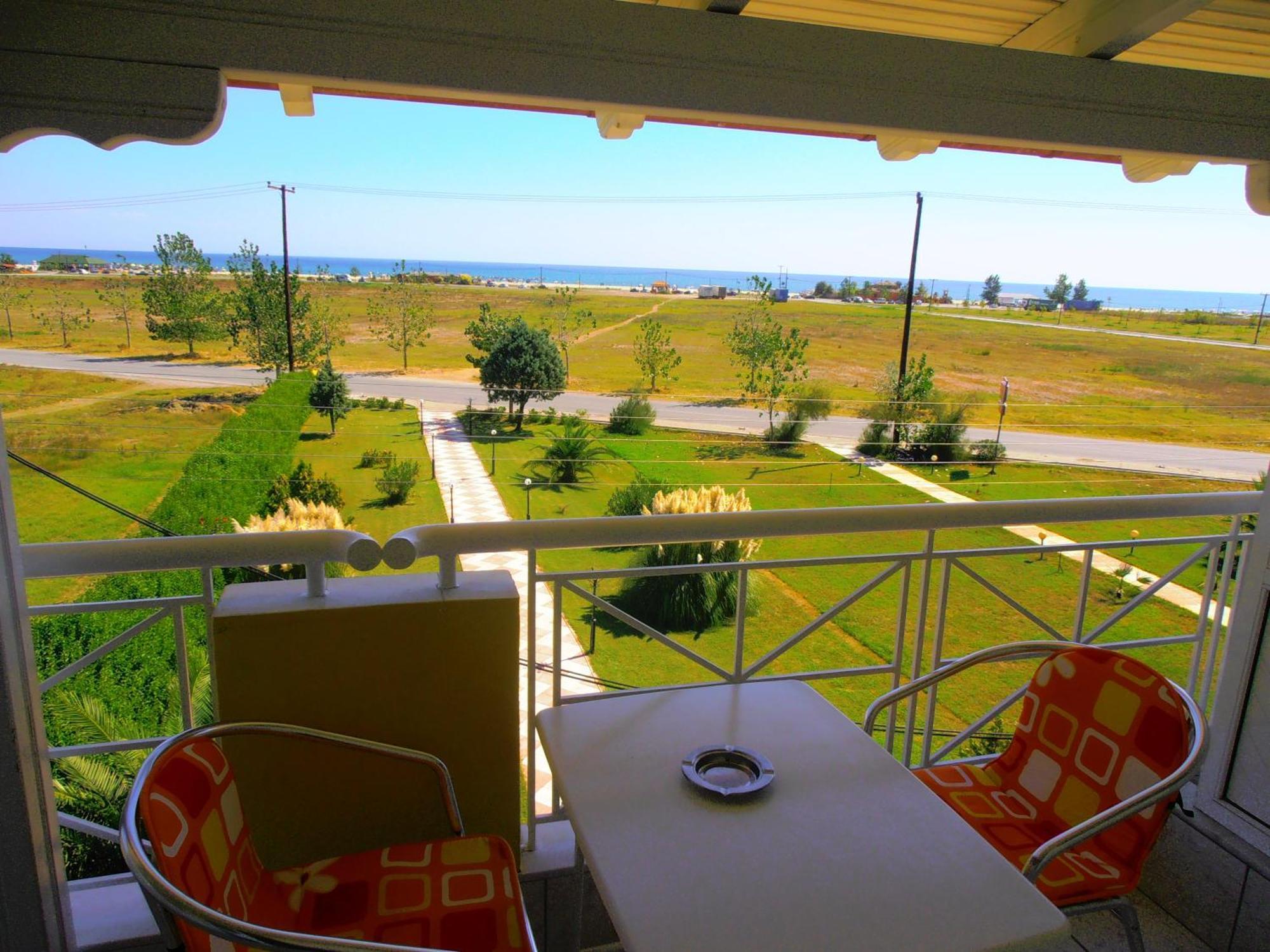 Aparthotel Oasis à Paralía Extérieur photo